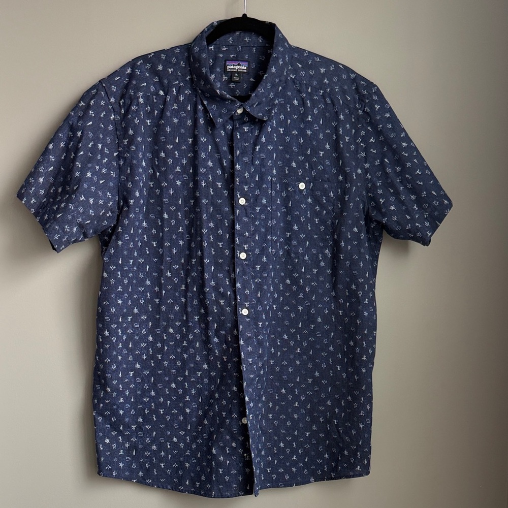 Patagonia Navy Short-Sleeve Button-Down Shirt w/White Micro Print - Runs Small